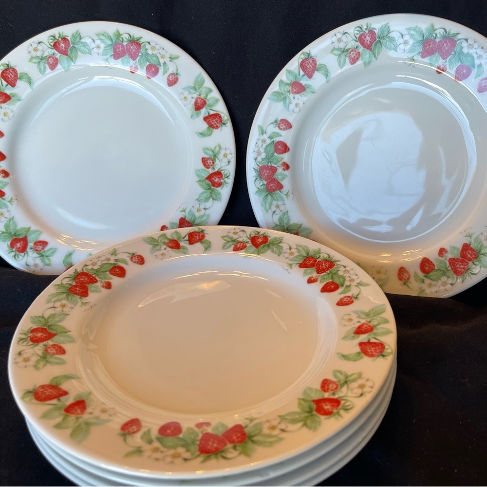 Set of 6 Christopher Stuart, salad plates, strawberries, spring, dinnerware